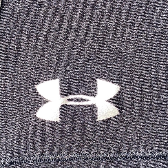 Black under armour shorts ⭐️ - Picture 3 of 6